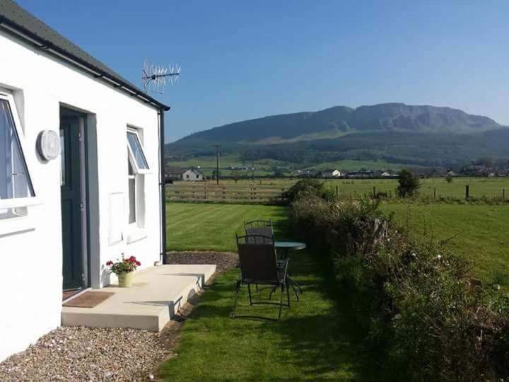 לימוואדי Ballymultimber Cottages - Mountain Views Near Beach מראה חיצוני תמונה
